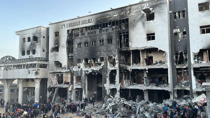 مستشفيات غزة "تحتضر".. تحذيرٌ من الصحة الفلسطينية 