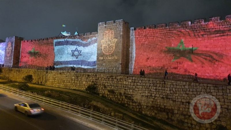 بالصورة: الاحتلال يضيء أسوار القدس المحتلة بالعلمين المغربي والإسرائيلي