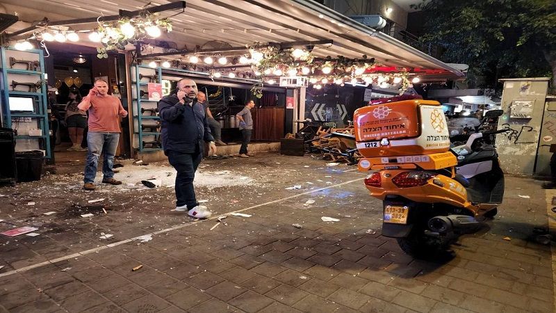 اعلام العدو: المنفذ دخل مطعم وسط "تل أبيب" وأطلق النار على المستوطنين قبل أن ينتقل لمنطقة أخرى