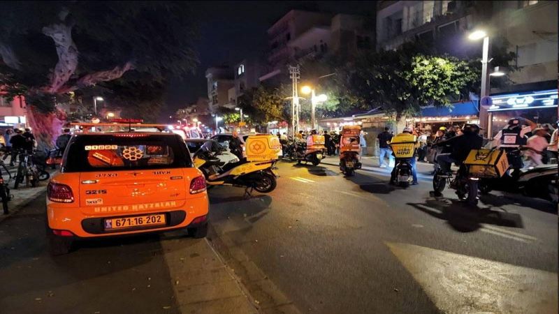 اعلام العدو: أكثر من ألف شرطي يمشطون عدة شوارع في "تل أبيب" بحثًا عن منفذ العملية