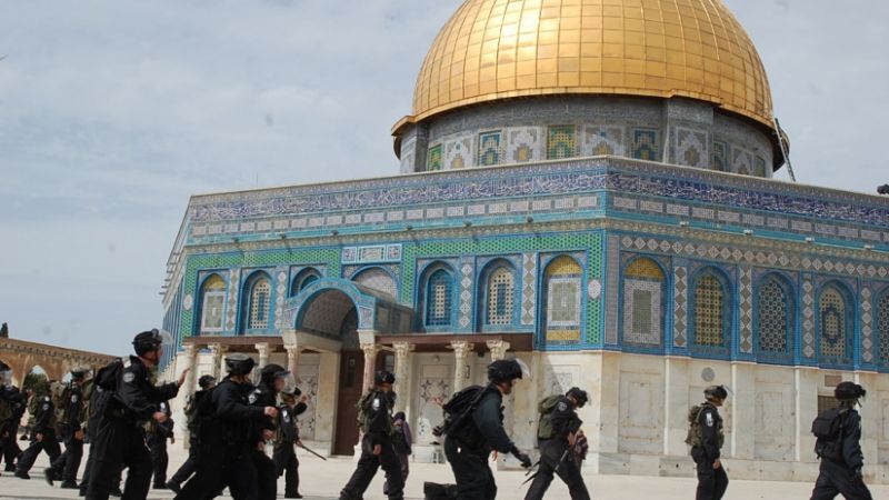 فلسطين المحتلة| إعلان يدعو المتطرفين الصهاينة لتقديم "قربان الفصح" الجمعة إلى المسجد الأقصى 