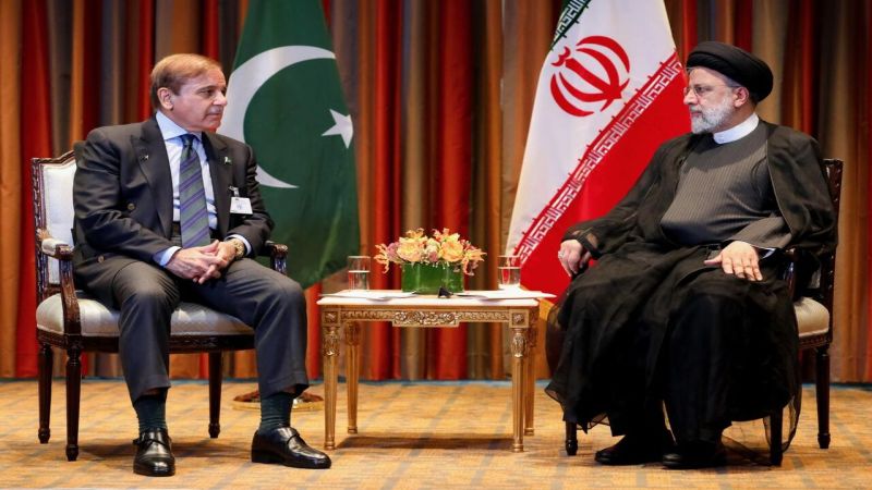السيد رئيسي: العلاقات بين إيران وباكستان تاريخية لا يمكن أن تنقطع
