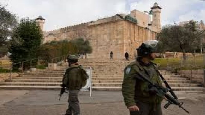 فلسطين المحتلة| حماس: إغلاق الاحتلال للمسجد الإبراهيمي في الخليل انتهاكٌ فاضح لحرمة المسجد ولحق العبادة