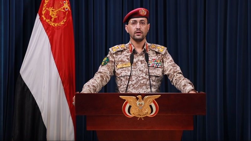 القوات المسلحة اليمنية تستهدف سفنًا حربية معادية في البحر الأحمر