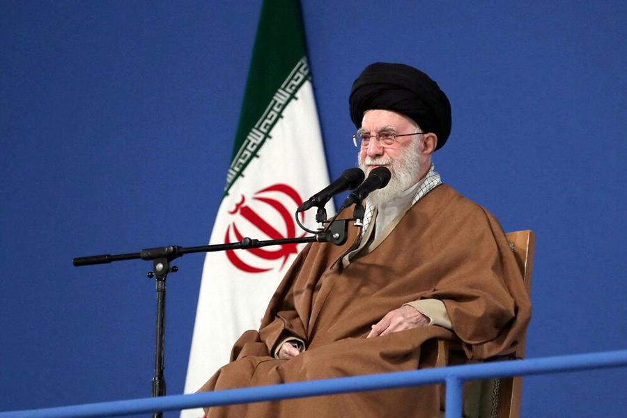 الإمام الخامنئي يهنّئ الشعب الإيراني بالانتصار على الصهاينة