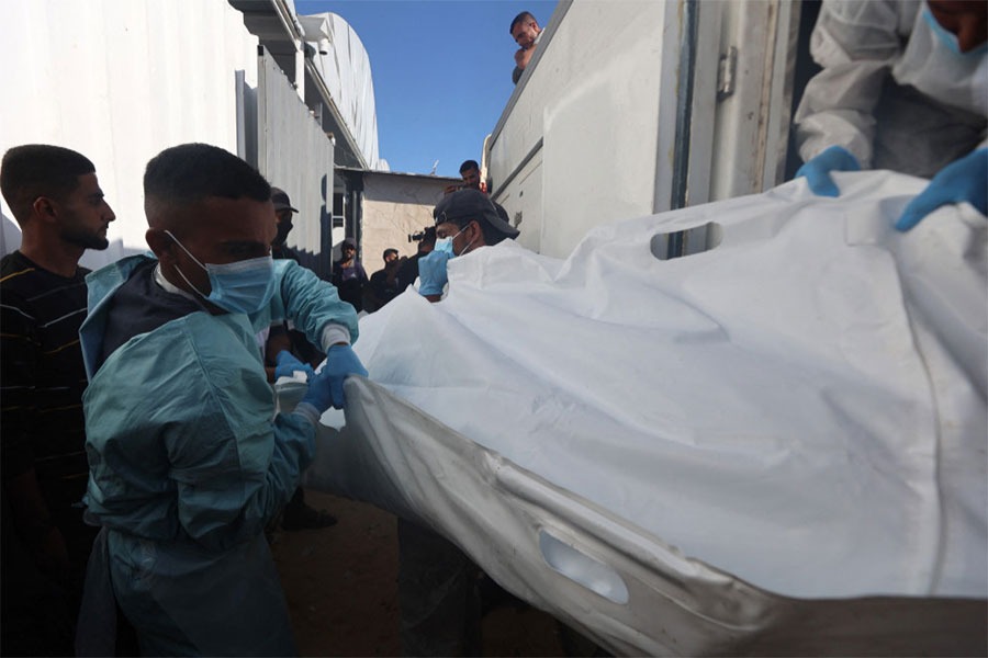 وزارة الصحة الفلسطينية في غزة تُعلن عن استلام 15 جثمانًا لشهداء 