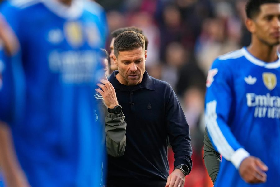 أجواء من القلق تخيّم على ريال مدريد.. وألونسو يفقد السيطرة 