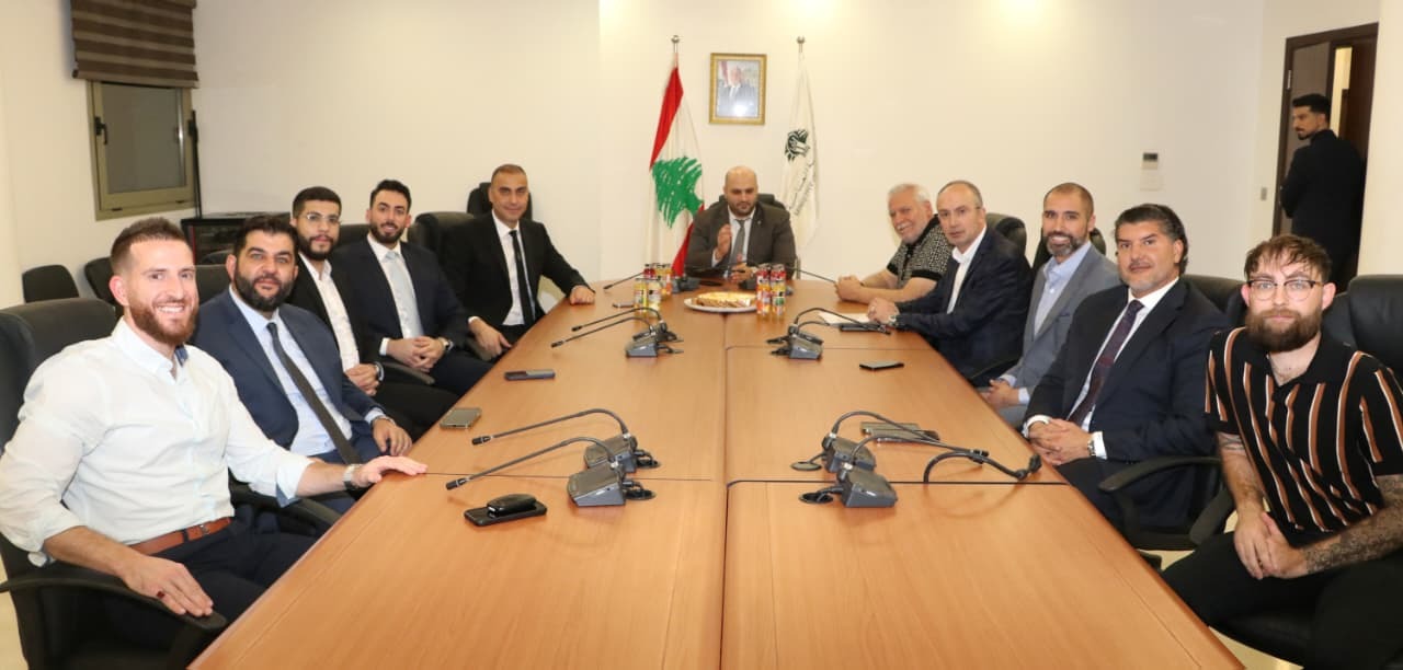 وزير الصحة يستقبل فريقًا طبيًا لبنانيًا من ديترويت نفّذ عمليات جراحية مجانية  