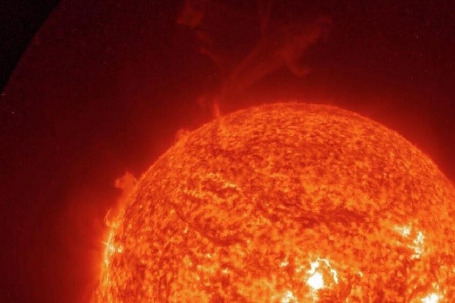 سحابتان من البلازما الشمسية تتجهان نحو الأرض وتوقعات بعواصف مغناطيسية معتدلة