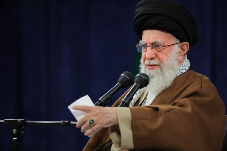 الإمام الخامنئي: الشعب الإيراني لا يُهدَّد.. أي تدخل أميركي سيُقابَل بضربة لا تُعوَّض
