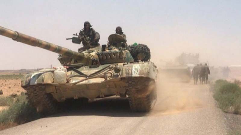 الجيش السوري ينفذ ضربات مركزة على مواقع الإرهابيين بريف حماه