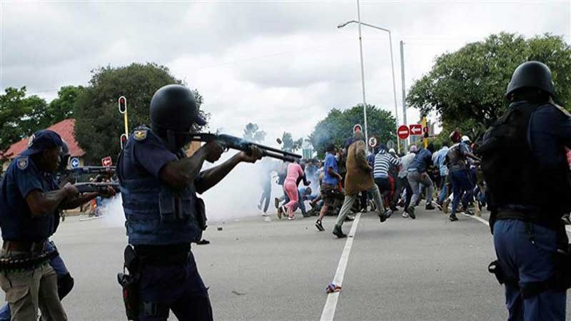 الشرطة السودانية تطلق الغاز المسيل للدموع على المتظاهرين في الخرطوم