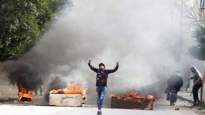 تونس: الاحتجاجات تتسع والداخلية تحذر من انتشار الفوضى