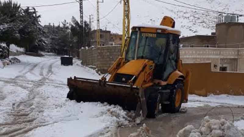 بلدية #بعلبك تعمل على فتح الطرقات الداخلية بعد انحسار #العاصفة_نورما
