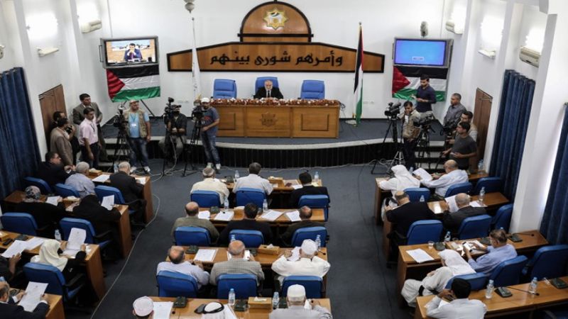 المجلس التشريعي الفلسطيني في غزة يصادق على نزع الشرعية عن الرئيس محمود عباس