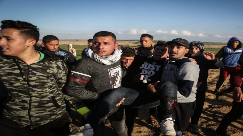 الهلال الاحمر الفلسطيني: طواقمنا تعاملت مع 59 مصابا بالرصاص والاختناق خلال قمع الاحتلال مسيرات العودة  