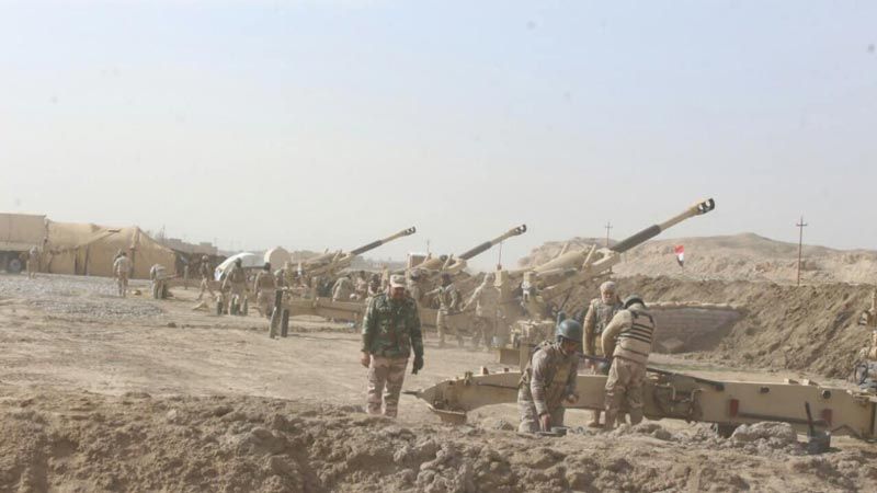مدفعية #الجيش_العراقي تقصف مواقع "داعش" داخل #سوريا