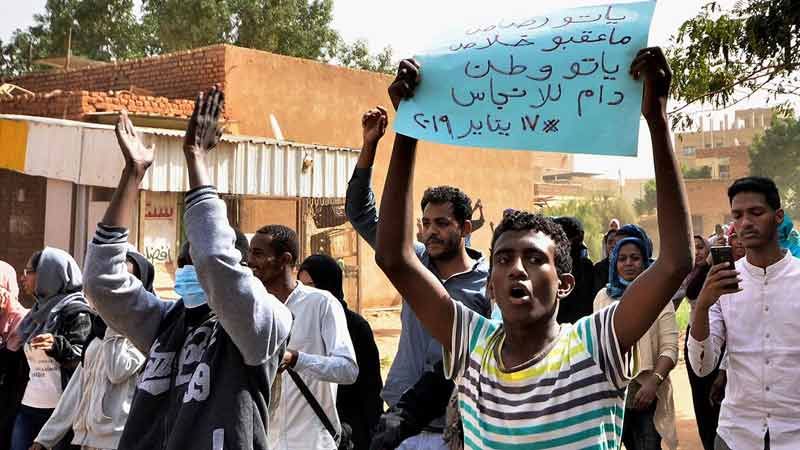 السودان: توقيف 38 صحفيًا بتهم "التحريض"