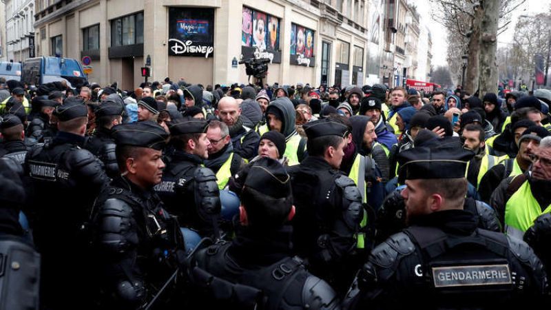 احتجاجات السترات الصفراء تتواصل في فرنسا للأسبوع العاشر والشرطة تعتقل 40 شخصاً