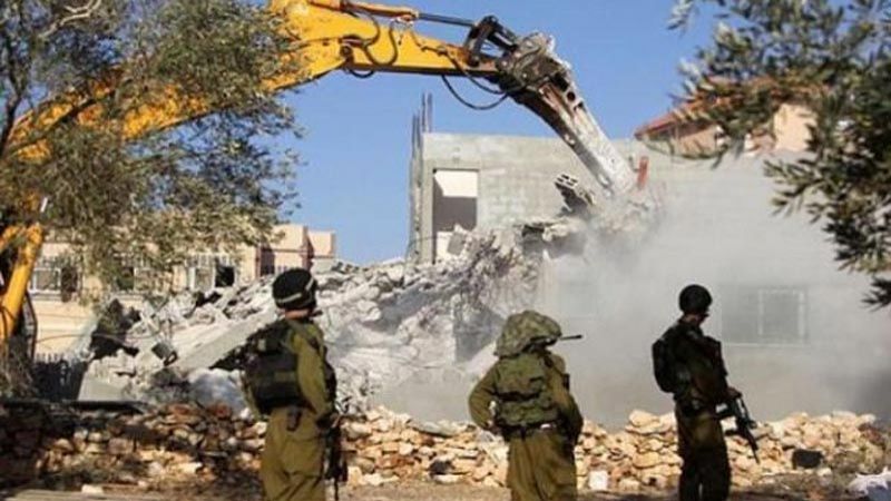 الاحتلال يهدم عمارة سكنية و3 منشآت في القدس ويعتقل 18 فلسطينيًا بالضفة‎
