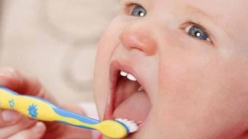 معجون الأسنان يضر الأطفال!