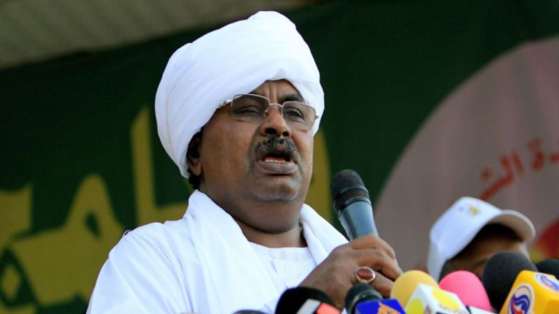 السودان: قوش يرفض مبادرات لحل الأزمة من خارج الشرعية