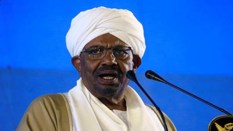  الرئيس السوداني "عمر البشير" يتجه لإعلان حالة الطوارئ وحل الحكومة الاتحادية وإعفاء جميع الولاة من مناصبهم
