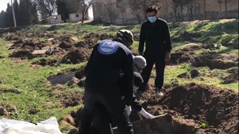 مقبرة جماعية جديدة لضحايا قتلهم "داعش" قرب الرقة