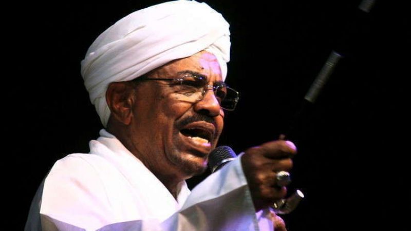 الرئيس السوداني يعلن حل الحكومة المركزية وحكومات الولايات ويفرض حالة الطوارئ
