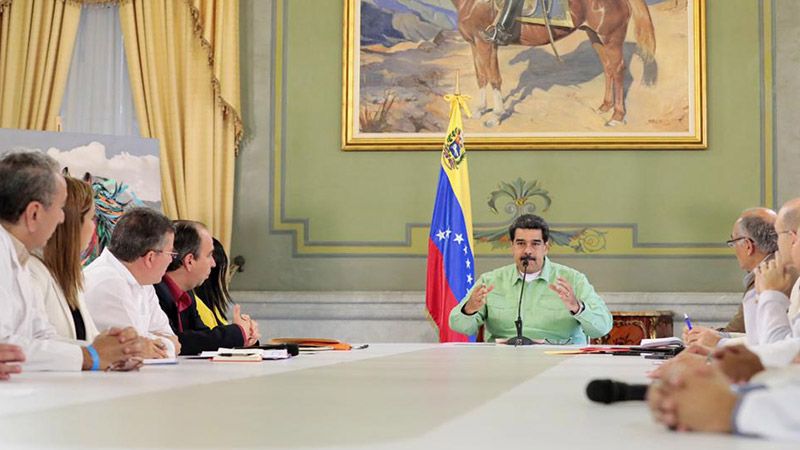 واشنطن تتذرّع بالمساعدات الإنسانية للإطاحة بمادورو وتاريخها خير دليل