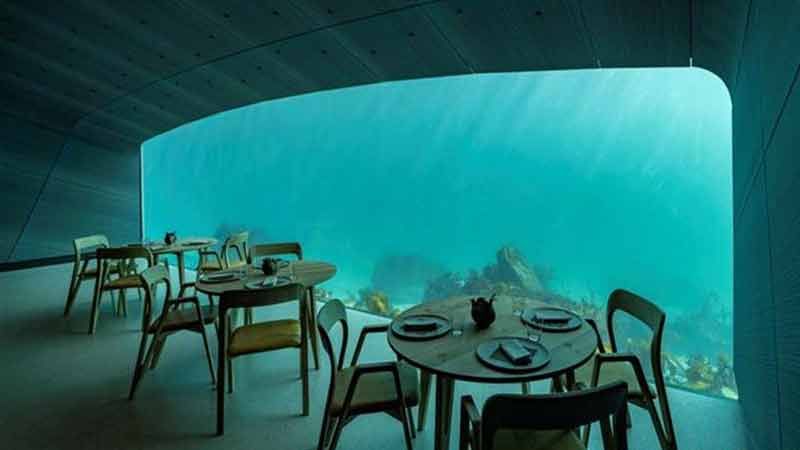 بالصور.. أكبر مطعم في العالم تحت البحر