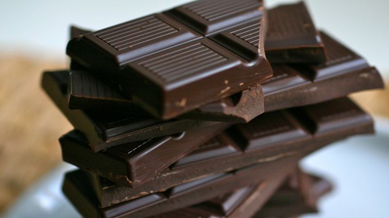 ما علاقة الشوكولا بضغط الدم؟