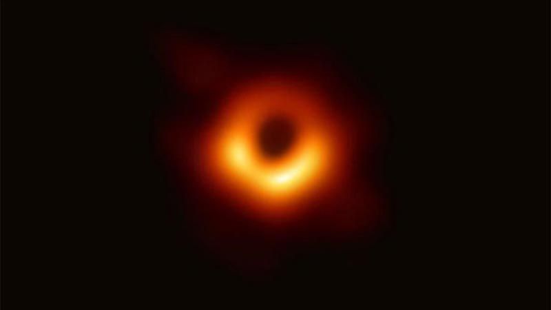 أول صورة في التاريخ لثقب أسود