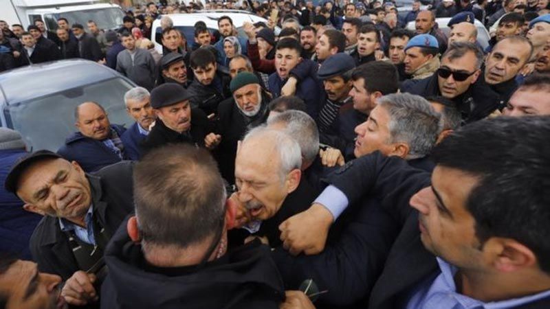 الاعتداء على زعيم المعارضة التركية في أنقرة