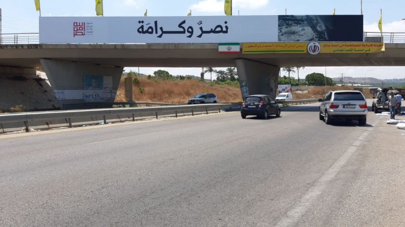 بالصورة: رفع الجداريات والرايات في جميع المناطق الجنوبية تحت عنوان نصر وكرامة