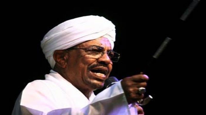 السلطات السودانية سمحت للبشير بالخروج من المعتقل لحضور جنازة والدته