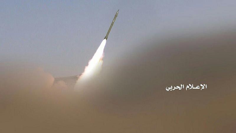 بصاروخ باليستي جديد.. الجيش اليمني يستهدف معسكر "ماس" وقتلى في صفوف العدوان