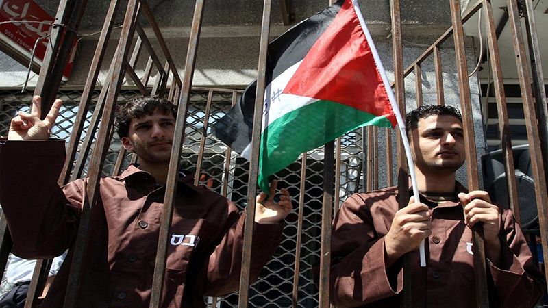 الأسرى الفلسطينيون يواصلون الإضراب رفضاً لأجهزة التشويش