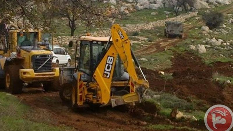 الاحتلال يجرف 22 دونمًا زراعية شمال بيت جالا
