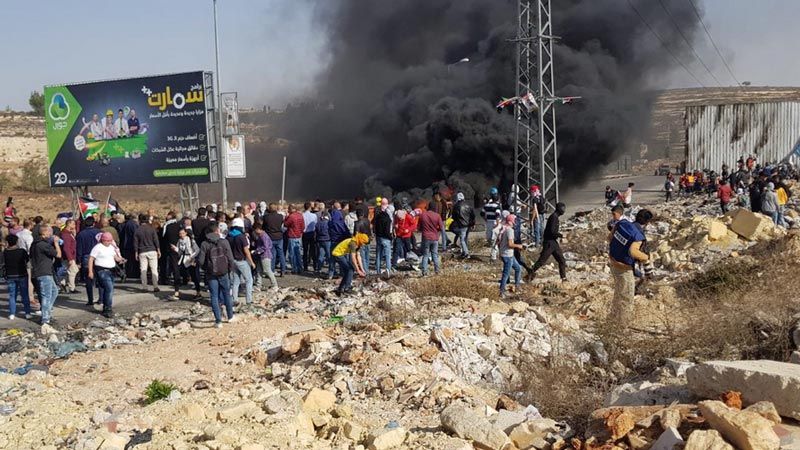 إصابة عشرات الفلسطينيين جراء قمع الاحتلال تظاهرات مناهضة لأمريكا