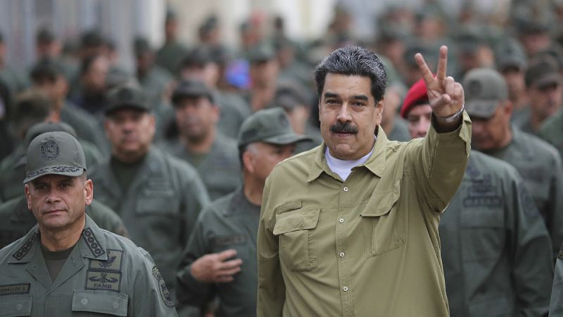 مادورو يأمر الجيش الفنزولي بالتعبئة العامة