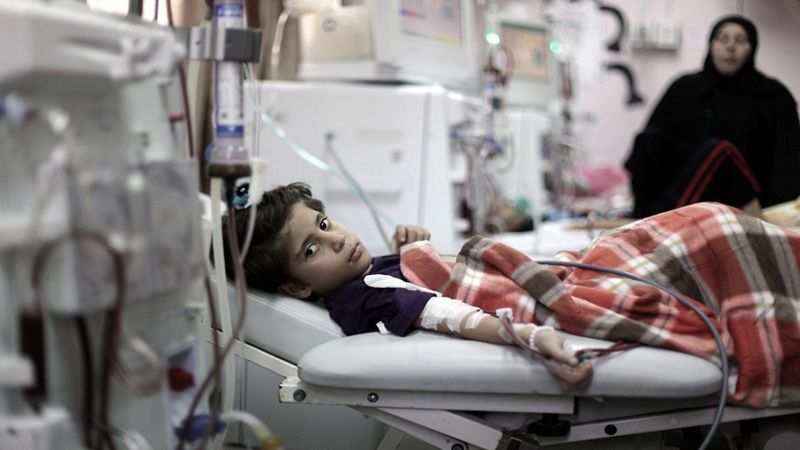 الإحتلال يمنع المرضى الفلسطينيين من تلقي العلاج في الخارج