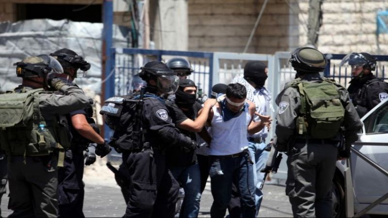 العدو يعتقل 17 فلسطينيًا في الضفة والقدس