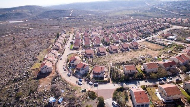 نفتالي بينيت يشكّل هيئةً لانتزاع أراضي الضفة من الفلسطينيين