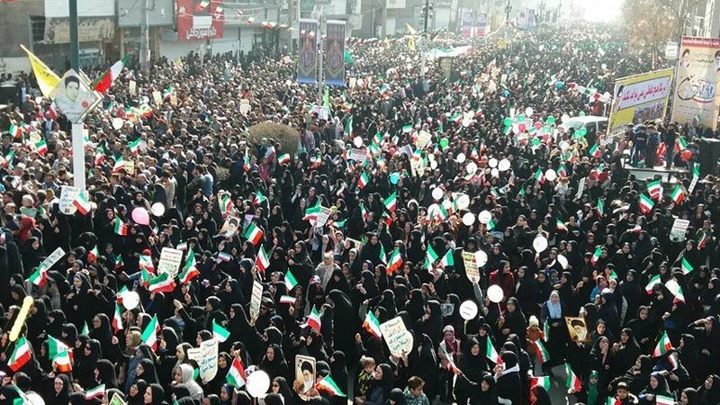 إيران تُحيي ذكرى الثورة الاسلامية.. وروحاني: سنُجبر الأعداء على الاستسلام