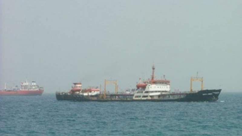 العدوان السعودي يُواصل احتجازأكثر من 10 سفن نفطية نفطية وثلاثًا غذائية