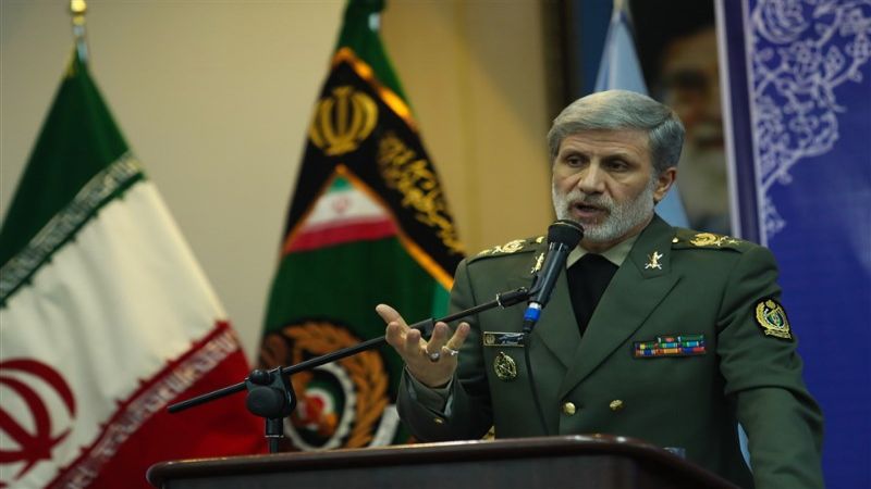وزارة الدفاع الايرانية تسلّم الجيش 3 أنواع من الطائرات المُسيّرة
