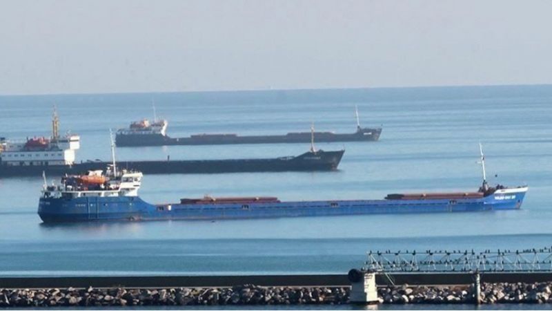 العدوان السعودي يواصل احتجاز 14 سفينة نفطية في اليمن