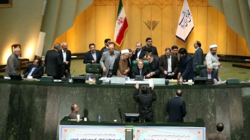 إيران: تحويل الريال الى التومان