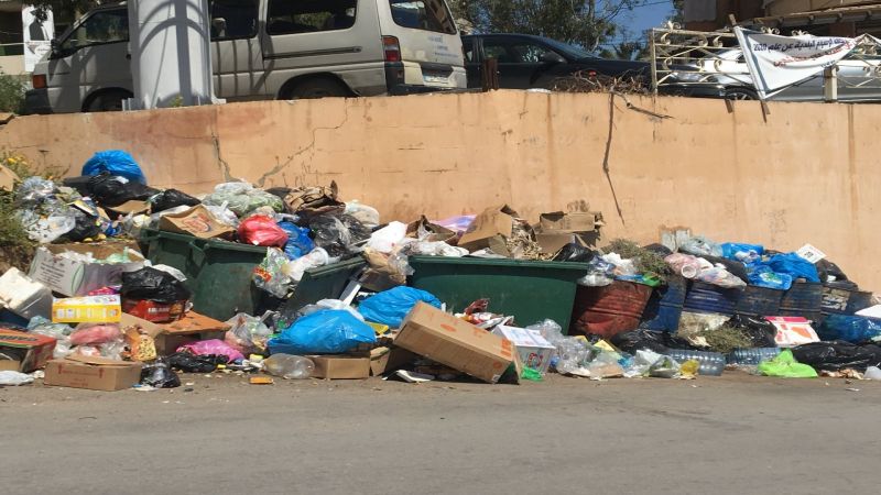 النبطية تعاني من ازمة تكدس النفايات في الشوارع